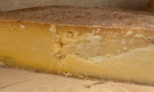 Formagella stagionata artigianale della Val Vestino